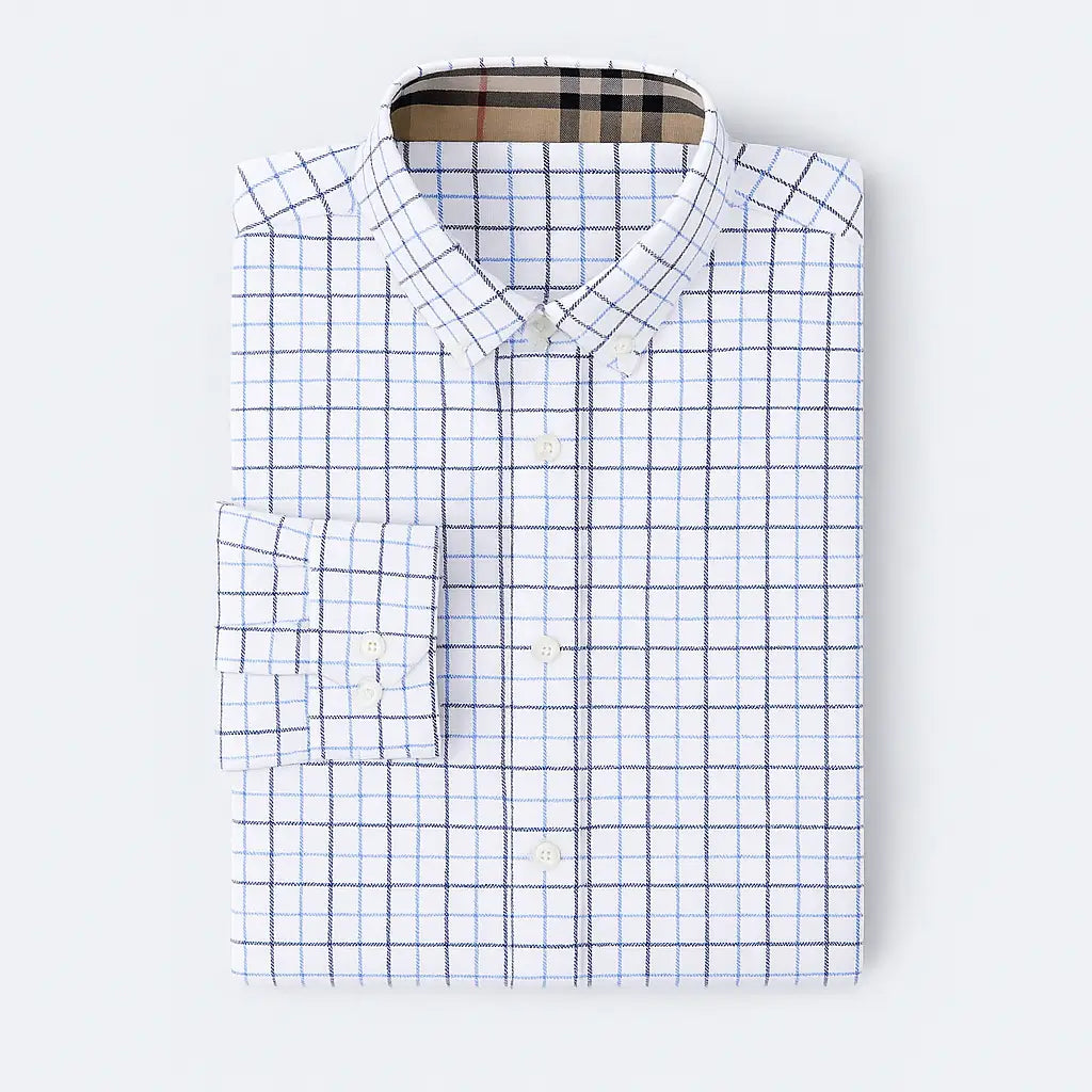 Camisa masculina Oxford xadrez slim fit em algodão premium, manga longa, gola estruturada e padrão quadriculado azul.