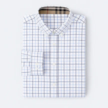 Camisa masculina Oxford xadrez slim fit em algodão premium, manga longa, gola estruturada e padrão quadriculado azul.