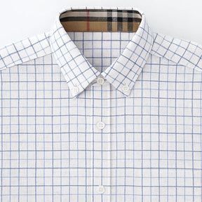 Camisa masculina Oxford xadrez slim fit em algodão premium, manga longa, gola estruturada e padrão quadriculado azul.