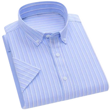 Camisa masculina com fechamento em botões e manga curta, modelagem que se adapta em qualquer corpo.