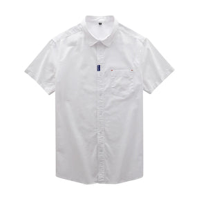 Camisa masculina com fechamento em botões e manga curta, modelagem que se adapta em qualquer corpo.