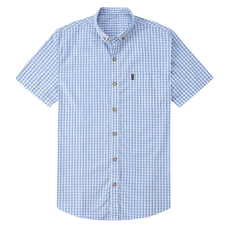 Camisa masculina com fechamento em botões e manga curta, modelagem que se adapta em qualquer corpo.
