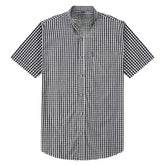 Camisa masculina com fechamento em botões e manga curta, modelagem que se adapta em qualquer corpo.