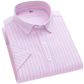 Camisa masculina com fechamento em botões e manga curta, modelagem que se adapta em qualquer corpo.