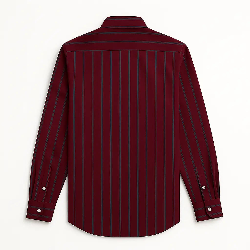 Camisa masculina Oxford listrada vinho slim fit em algodão premium, manga longa e gola estruturada.