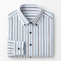 Camisa masculina Oxford listrada slim fit azul em algodão premium, manga longa e bolso discreto.
