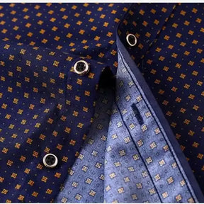 Camisa Masculina Manga Longa com estampa geometria e fechamento com botões