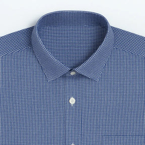 camisa social masculina slim fit listrada em algodão preto e branco, manga longa, dobrada com gola estruturada