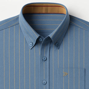 camisa social masculina oxford  em algodão, manga longa, gola estruturada e detalhe interno contrastante