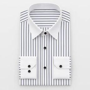 camisa social masculina slim fit branca com listras preta em algodão, manga longa, gola estruturada e botões claros