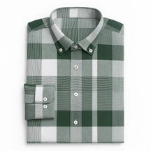 Camisa masculina Oxford xadrez slim fit em algodão premium, manga longa, verde e branco, estilo casual elegante.
