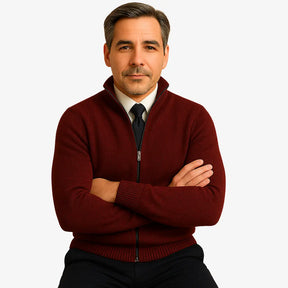 Cardigan masculino com zíper e gola alta. Elegante e versátil, ideal para outono e inverno. Conforto térmico com estilo refinado.