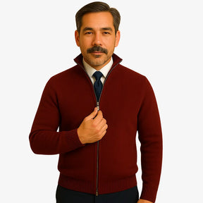 Cardigan masculino com zíper e gola alta. Elegante e versátil, ideal para outono e inverno. Conforto térmico com estilo refinado.
