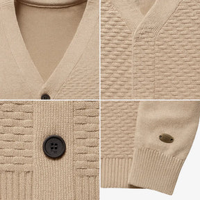 Cardigan masculino gola V com botões e textura elegante. Conforto e estilo clássico para dias amenos de outono e primavera.
