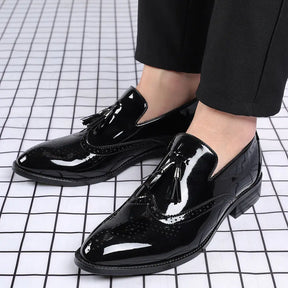 Loafer masculino  em couro confortável, modelo social, ideal para uso diário.
