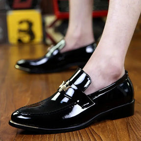 Loafer masculino  em couro confortável, modelo social, ideal para uso diário.