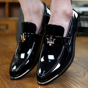 Loafer masculino  em couro confortável, modelo social, ideal para uso diário.