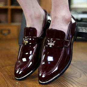 Loafer masculino  em couro confortável, modelo social, ideal para uso diário.