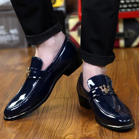 Loafer masculino  em couro confortável, modelo social, ideal para uso diário.