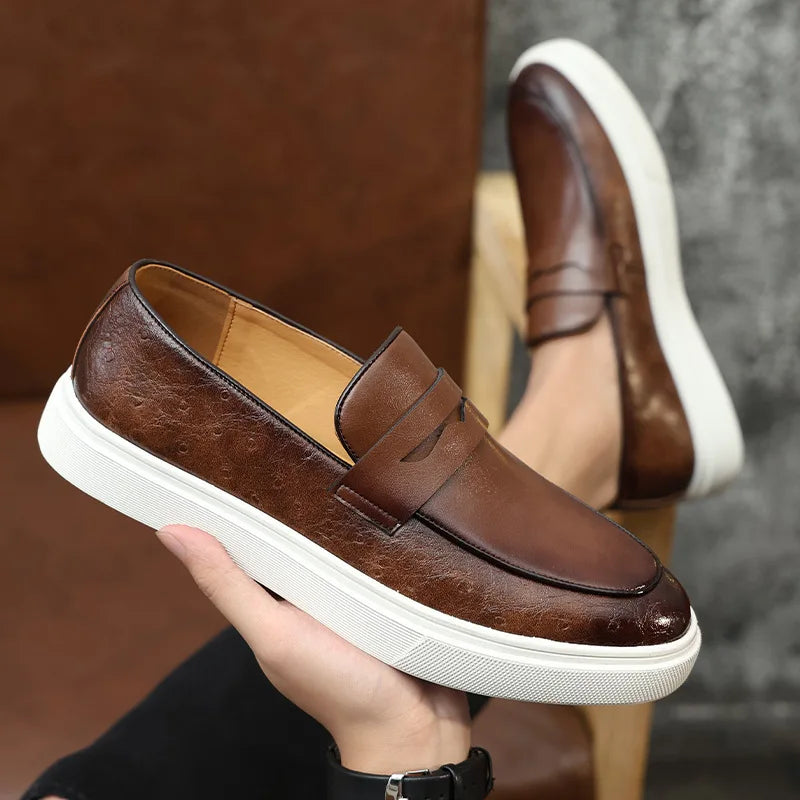 Loafer masculino  em couro confortável, modelo casual, ideal para uso diário.