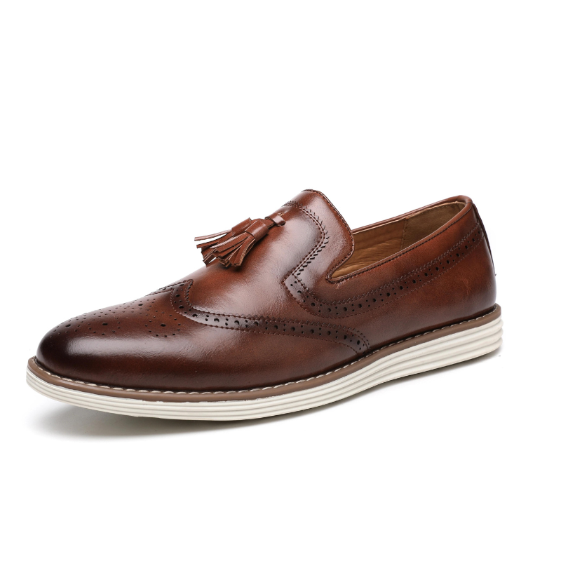 Loafer masculino  em couro confortável, modelo social, ideal para uso diário.