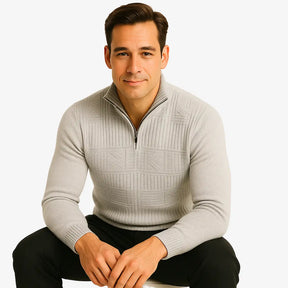 Homem elegante vestindo suéter cinza com zíper e textura geométrica. Estilo casual sofisticado para o outono e inverno.