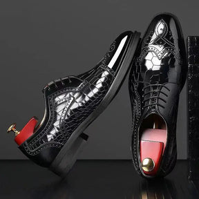 Sapato Social Masculino Brogue Em Couro confortável, modelo social, ideal para uso diário e ocasiões especiais.