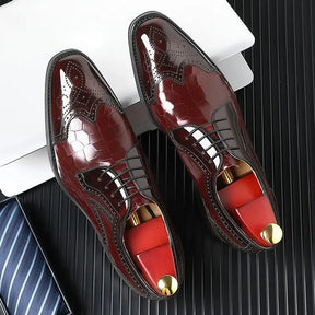 Sapato Social Masculino Brogue Em Couro confortável, modelo social, ideal para uso diário e ocasiões especiais.