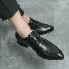 Sapato Social Masculino Oxford Em Couro, confortável modelo social, ideal para uso diário e ocasiões especiais.
