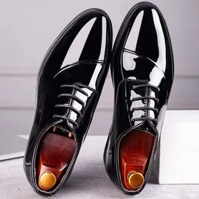 Sapato Social Masculino Oxford Em Couro confortável, modelo social, ideal para uso diário e ocasiões especiais.