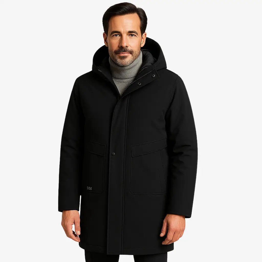 Homem vestindo sobretudo masculino longo com capuz, bolsos frontais e gola alta