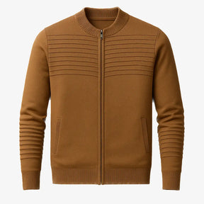  suéter masculino marrom com zíper e detalhe em relevo no peito, gola careca canelada e bolso lateral, ideal para outono/inverno.