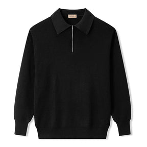 Homem estiloso vestindo suéter de lã com zíper, gola alta e textura canelada. Look casual elegante com calça chino clara para dias frios