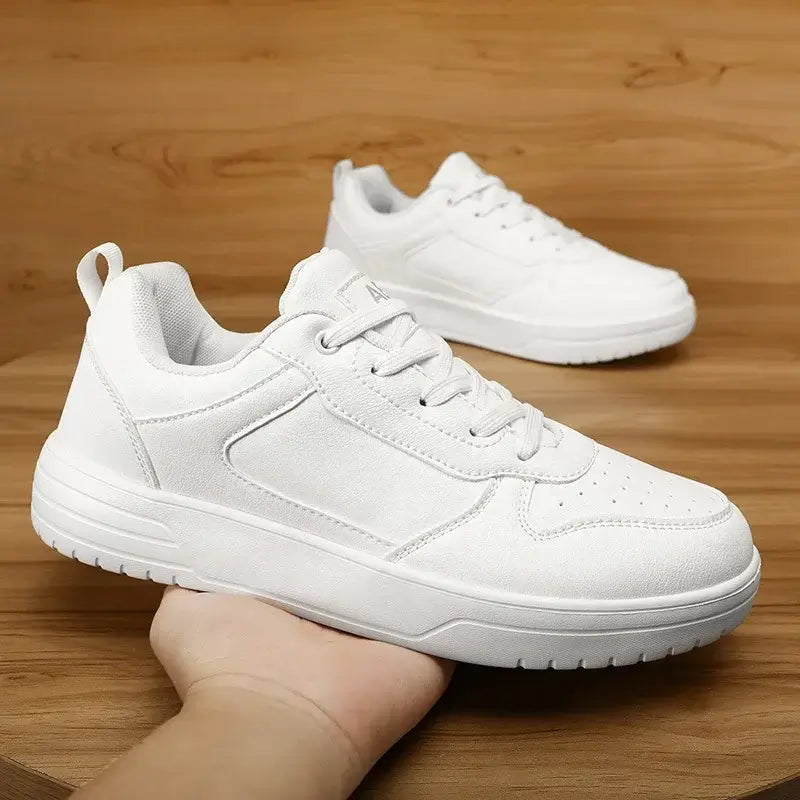 Tênis casual masculino branco, modelo casual, ideal para uso diário, confortável e respirável.