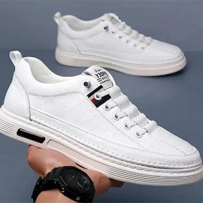 Tênis casual masculino branco, modelo casual, ideal para uso diário, confortável e respirável.