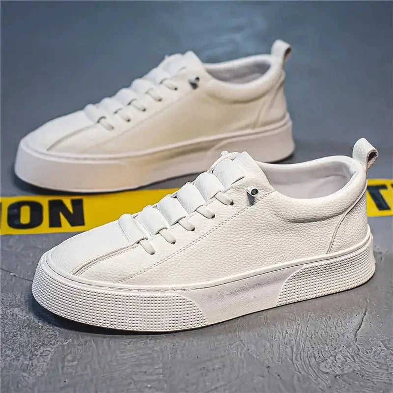 Tênis casual masculino branco, modelo casual, ideal para uso diário, confortável e respirável.