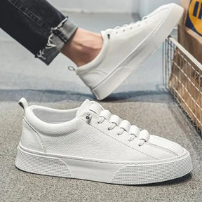 Tênis casual masculino branco, modelo casual, ideal para uso diário, confortável e respirável.