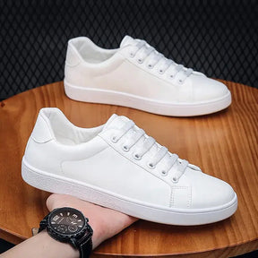 Tênis casual masculino branco, modelo casual, ideal para uso diário, confortável e respirável.