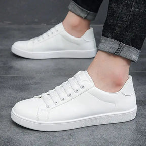 Tênis casual masculino branco, modelo casual, ideal para uso diário, confortável e respirável.