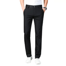 Calça Social Masculina Perfeita para ocasiões formais e profissionais, esta calça social é confeccionada em tecido de alta qualidade, com corte slim que proporciona um caimento moderno e confortável. Acabamento refinado e detalhes que valorizam o estilo clássico masculino. Ideal para combinar com camisas sociais e sapatos de couro, adicionando sofisticação e estilo ao casual