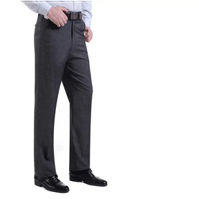 Calça Social Masculina Perfeita para ocasiões formais e profissionais, esta calça social é confeccionada em tecido de alta qualidade, com corte slim que proporciona um caimento moderno e confortável. Acabamento refinado e detalhes que valorizam o estilo clássico masculino. Ideal para combinar com camisas sociais e sapatos de couro, adicionando sofisticação e estilo ao casual