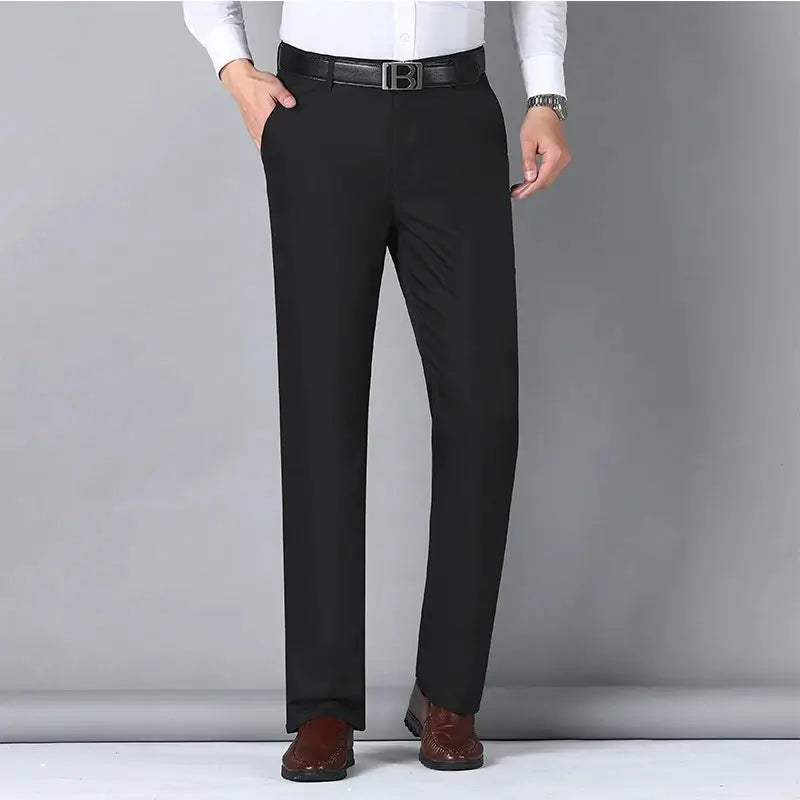 Calça Social Masculina Perfeita para ocasiões formais e profissionais, esta calça social é confeccionada em tecido de alta qualidade, com corte slim que proporciona um caimento moderno e confortável. Acabamento refinado e detalhes que valorizam o estilo clássico masculino. Ideal para combinar com camisas sociais e sapatos de couro, adicionando sofisticação e estilo ao casual