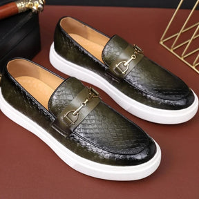 Loafer masculino casual  Em Couro  confortável, modelo social, ideal para uso diário e ocasiões especiais.