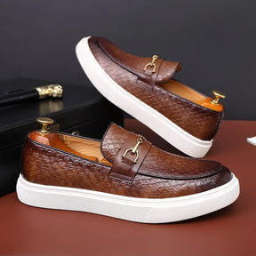 Loafer masculino casual  Em Couro  confortável, modelo social, ideal para uso diário e ocasiões especiais.