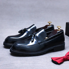 sapato masculino loafer em couro na cor preta, modelo  loafer, ideal para eventos especiais e uso casual.