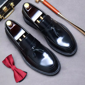 sapato masculino loafer em couro na cor preta, modelo  loafer, ideal para eventos especiais e uso casual.