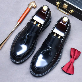 sapato masculino loafer em couro na cor preto, modelo  loafer, ideal para eventos especiais e uso casual.