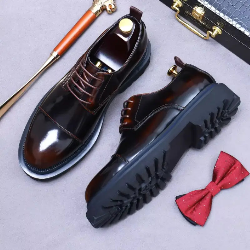 sapato masculino derby em couro na cor marrom, modelo derby, ideal para eventos especiais e uso casual.