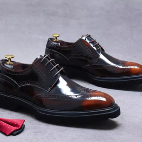 sapato masculino derby em couro na cor marrom, modelo brogue, ideal para eventos especiais e uso casual.