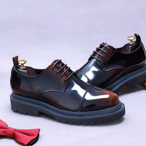 sapato masculino derby em couro na cor marrom, modelo derby, ideal para eventos especiais e uso casual.